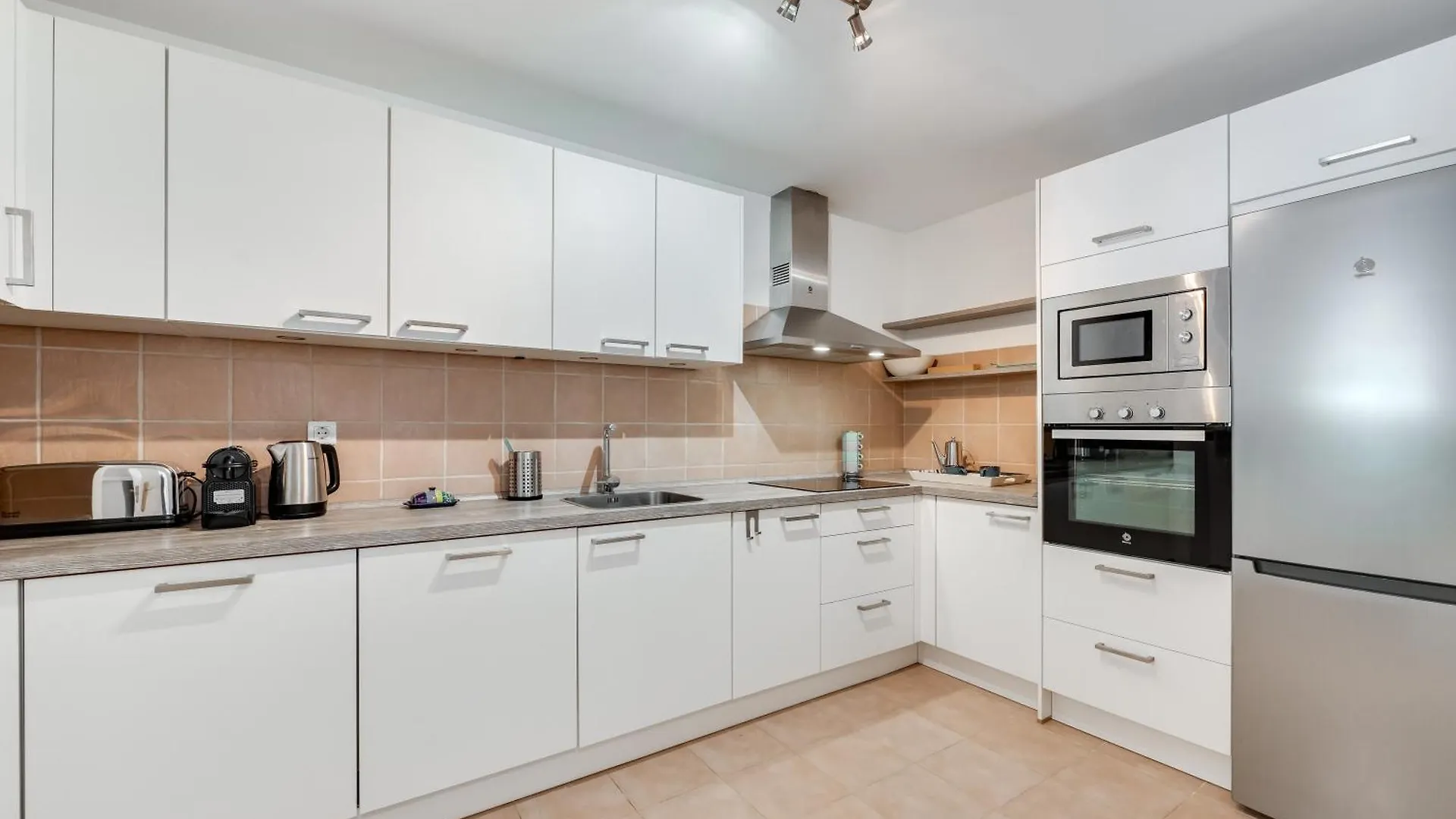 3 Bed Apartment In ベナアビス