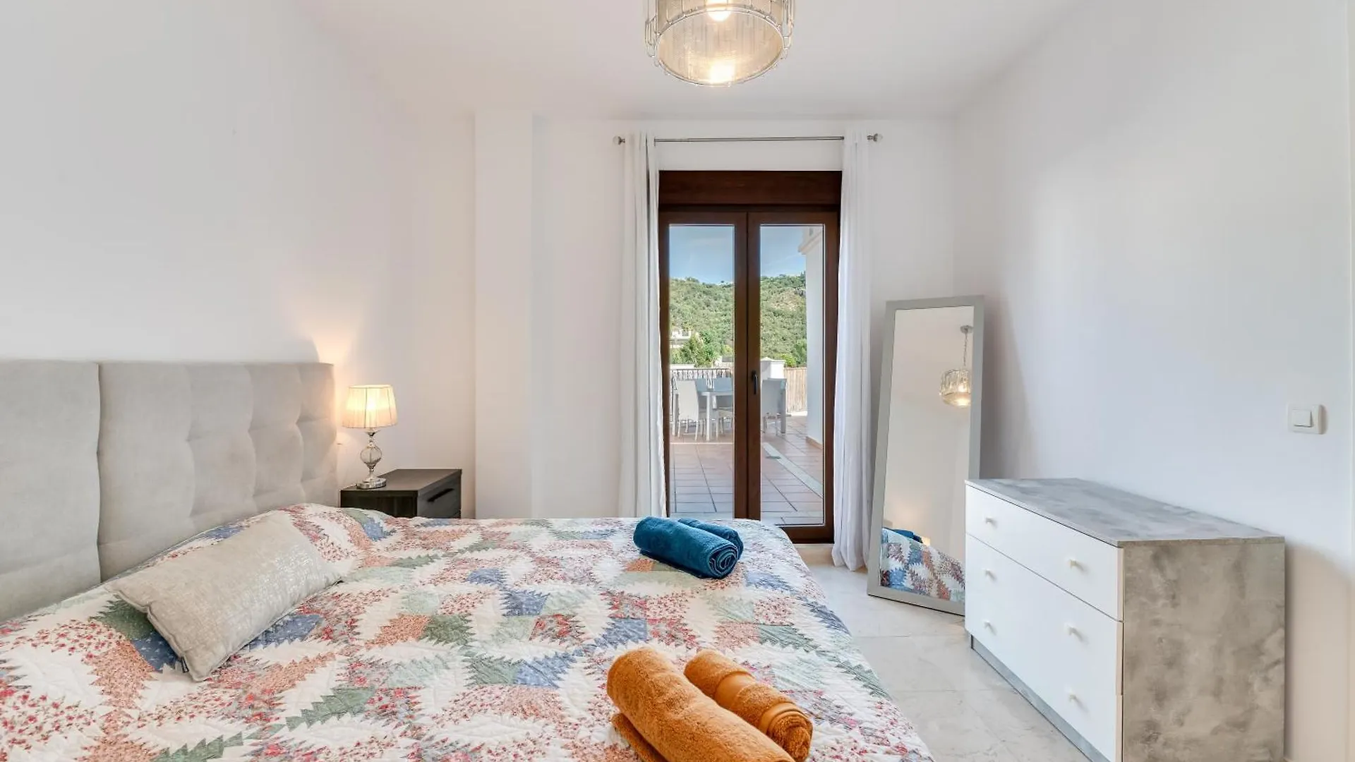 3 Bed Apartment In ベナアビス
