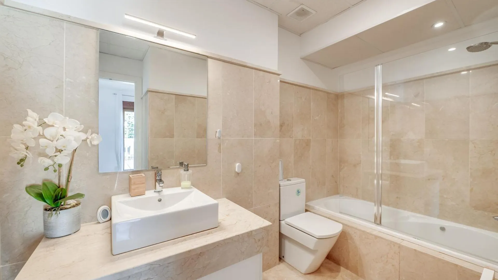 3 Bed Apartment In ベナアビス
