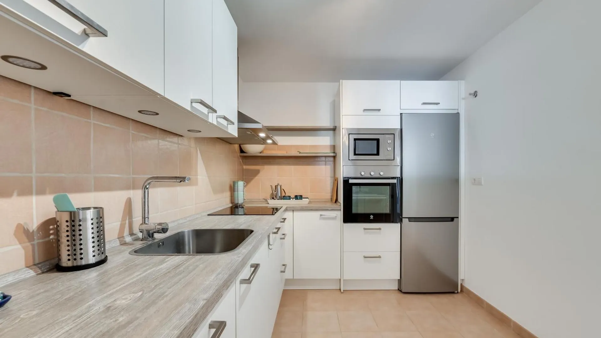 3 Bed Apartment In ベナアビス